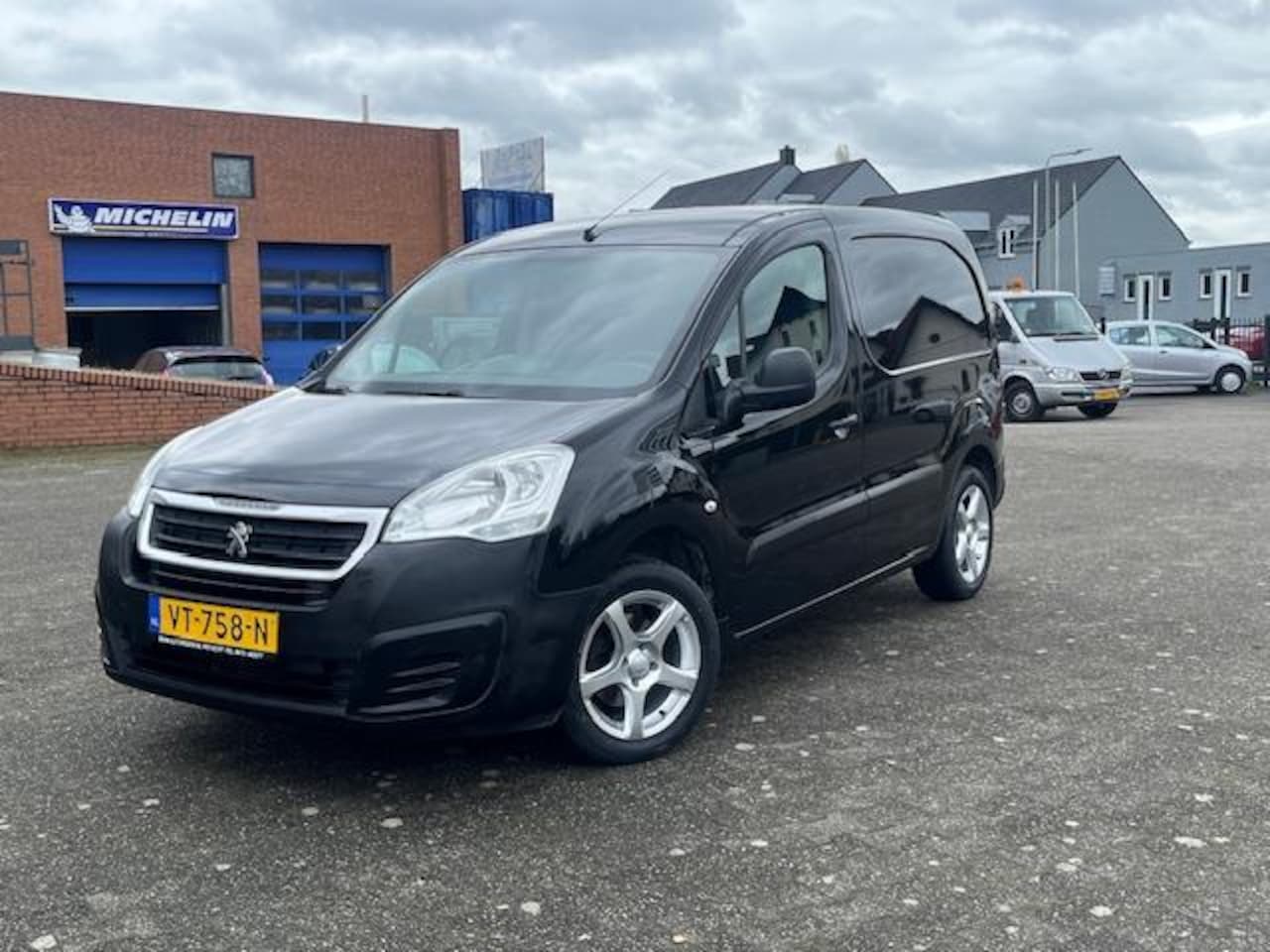 Peugeot Partner - 120 1.6 HDi 75 L1 XR 120 1.6 HDi 75 L1 XR, nwe allseason banden , AIRCO - AutoWereld.nl