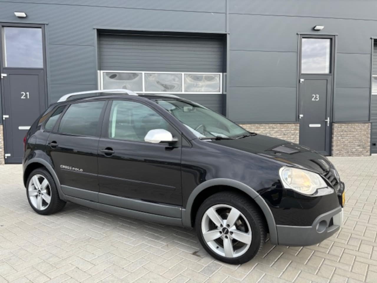 Volkswagen Polo - 1.6-16V Cross Zeer luxe / Automaat ! - AutoWereld.nl