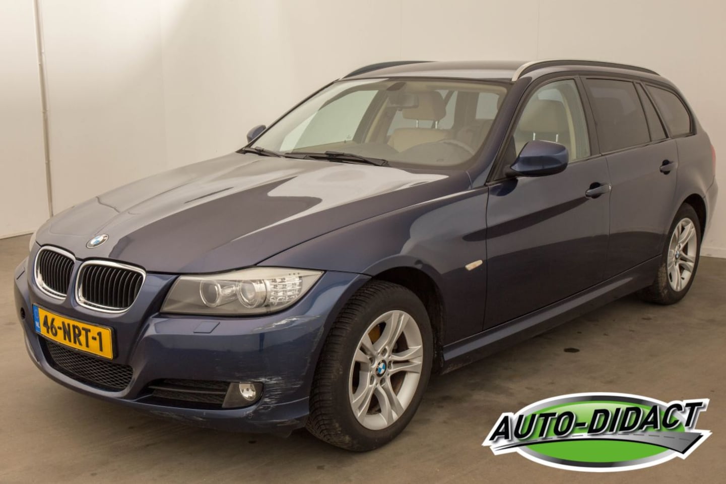 BMW 3-serie Touring - 320i Automaat Leer Motorschade Business Line - AutoWereld.nl