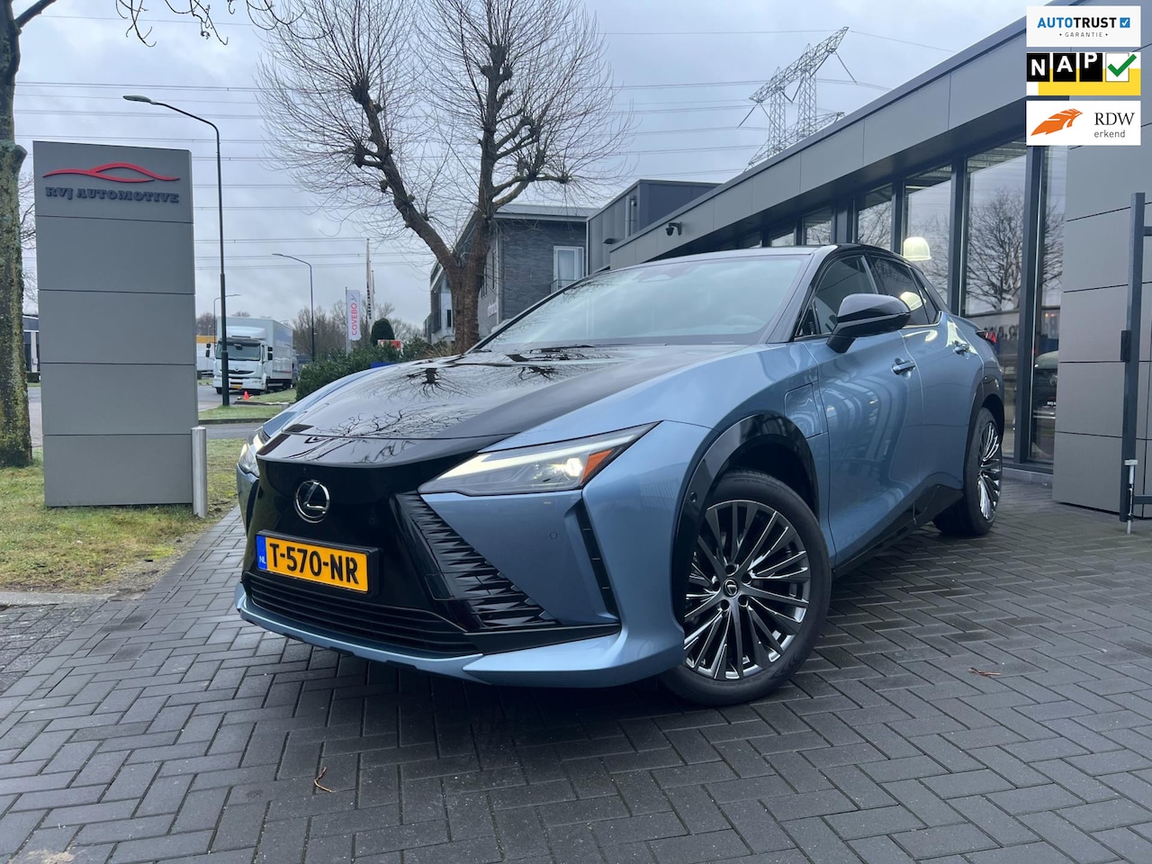 Lexus RZ - 450e President Line 71 kWh pano infrarood verwarming bj 2023 5396 km als nieuw direct rijd - AutoWereld.nl