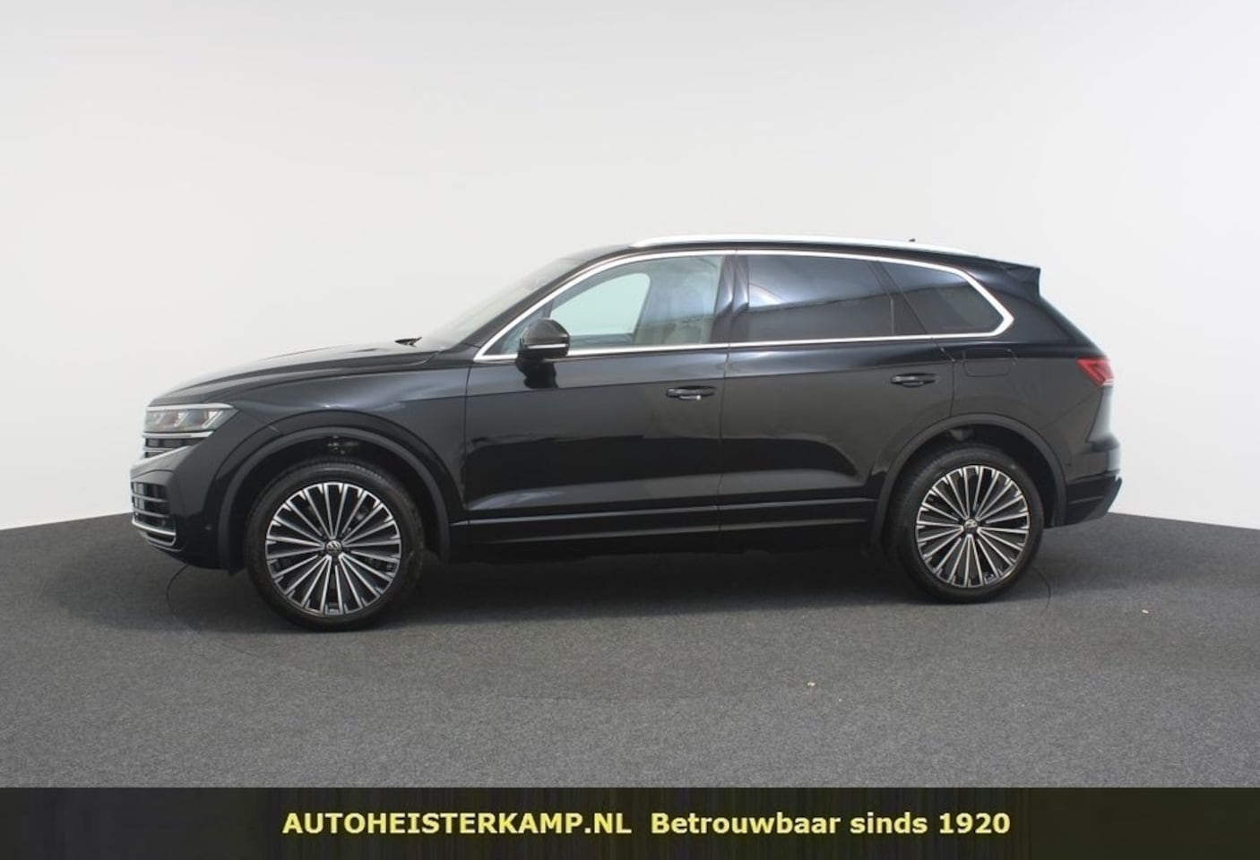 Volkswagen Touareg - 3.0 TSi eHybrid 4MOTION Elegance ACC Luchtvering Massage Stoelkoeling Head-Up Panoramadak - AutoWereld.nl