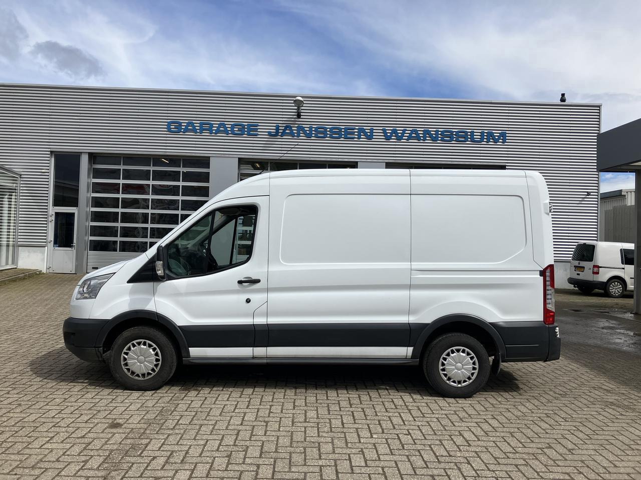 Ford Transit - 310 2.2 TDCI L2H2 Trend 310 2.2 TDCI L2 H2 TREND - AutoWereld.nl