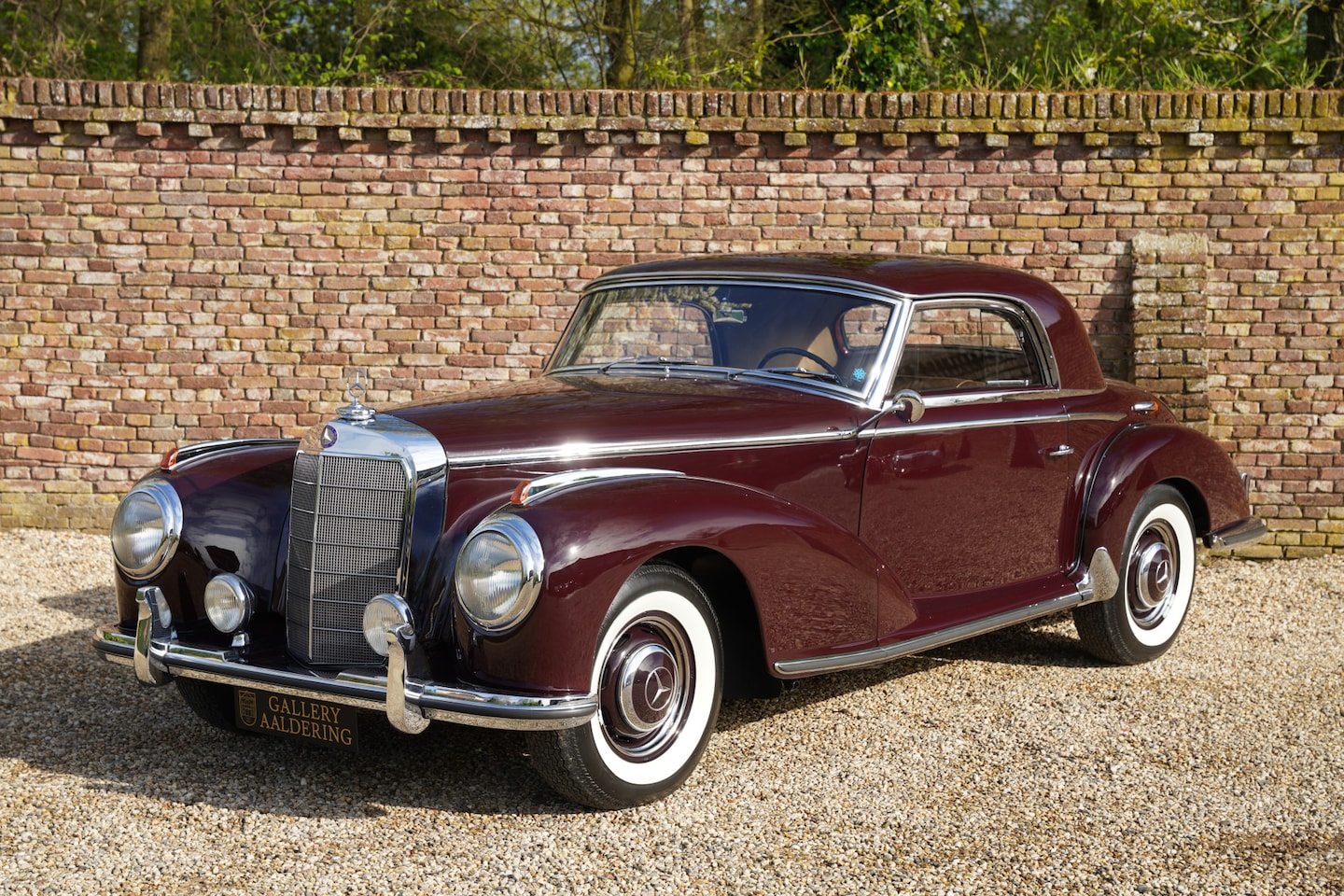 Mercedes-Benz S-klasse Coupé - 300 "Matching numbers", Restored condition, Livery in Burgundy over brown leather interior - AutoWereld.nl