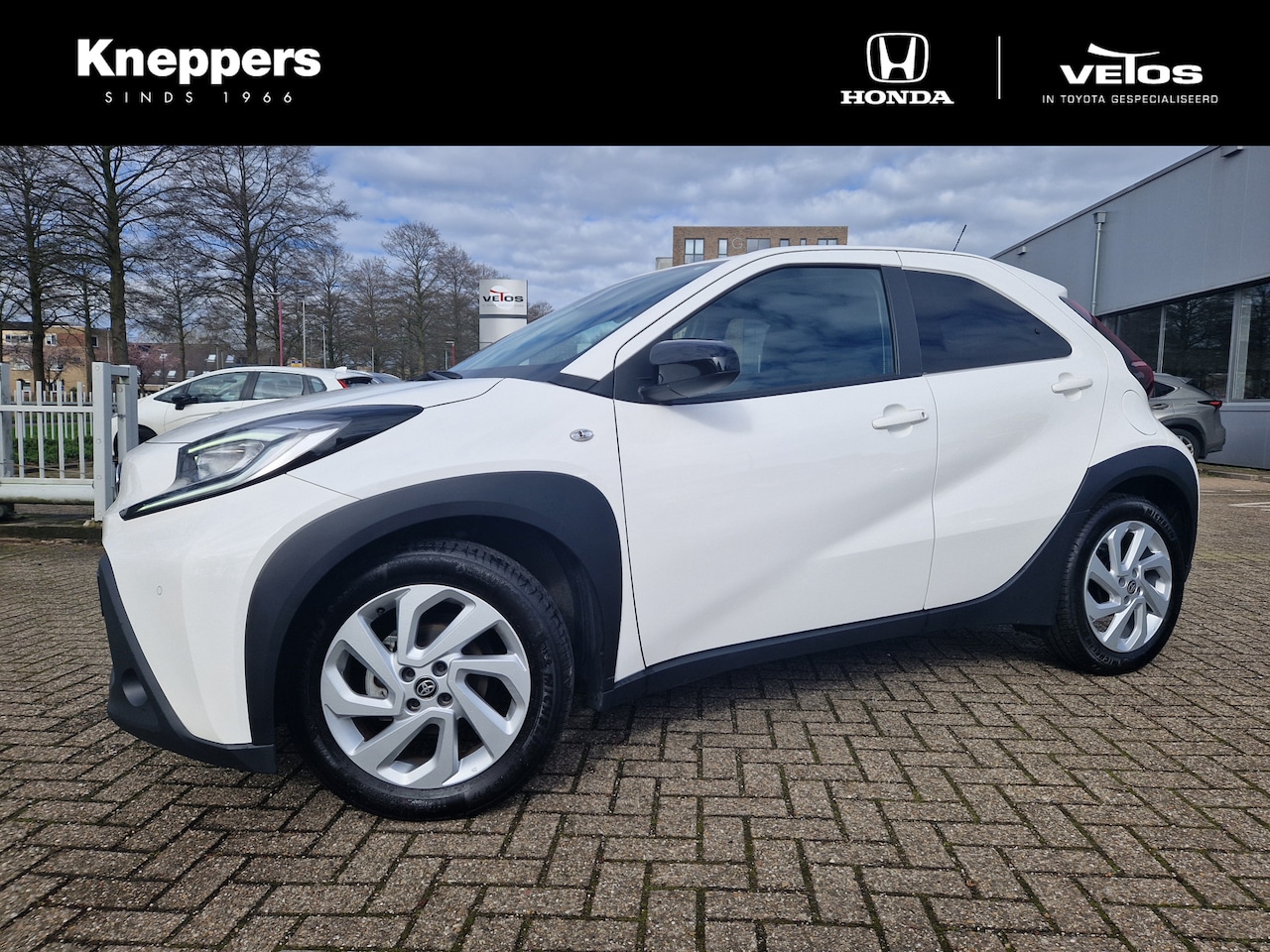 Toyota Aygo X - 1.0 Play + Comfortpack Automaat Parkeersensoren V+A, Stoelverwarming, Apple/Android , All- - AutoWereld.nl