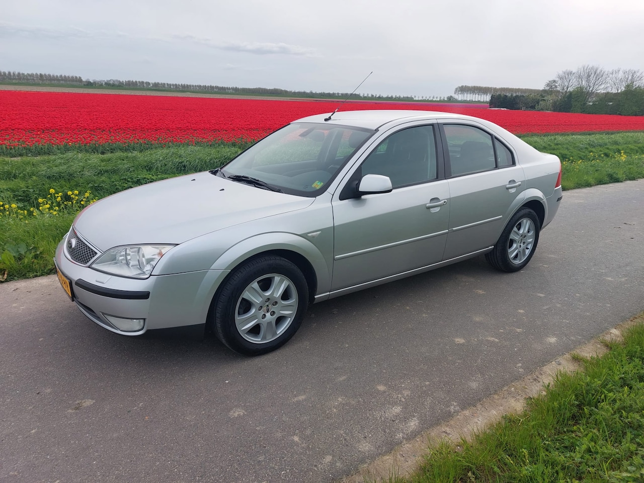 Ford Mondeo - 2.0-16V Futura Automaat  185.320 km NAP - AutoWereld.nl