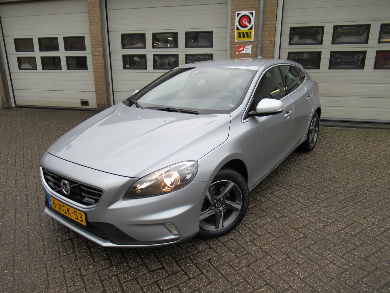 Volvo V40 - 1.6 T2 R-Design 1.6 T2 R-Design - AutoWereld.nl