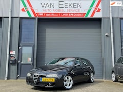 Alfa Romeo 156 Sportwagon - 2.5 24V V6 Distinctive Clima/Cruise/Leer/Trekhaak/17" LM