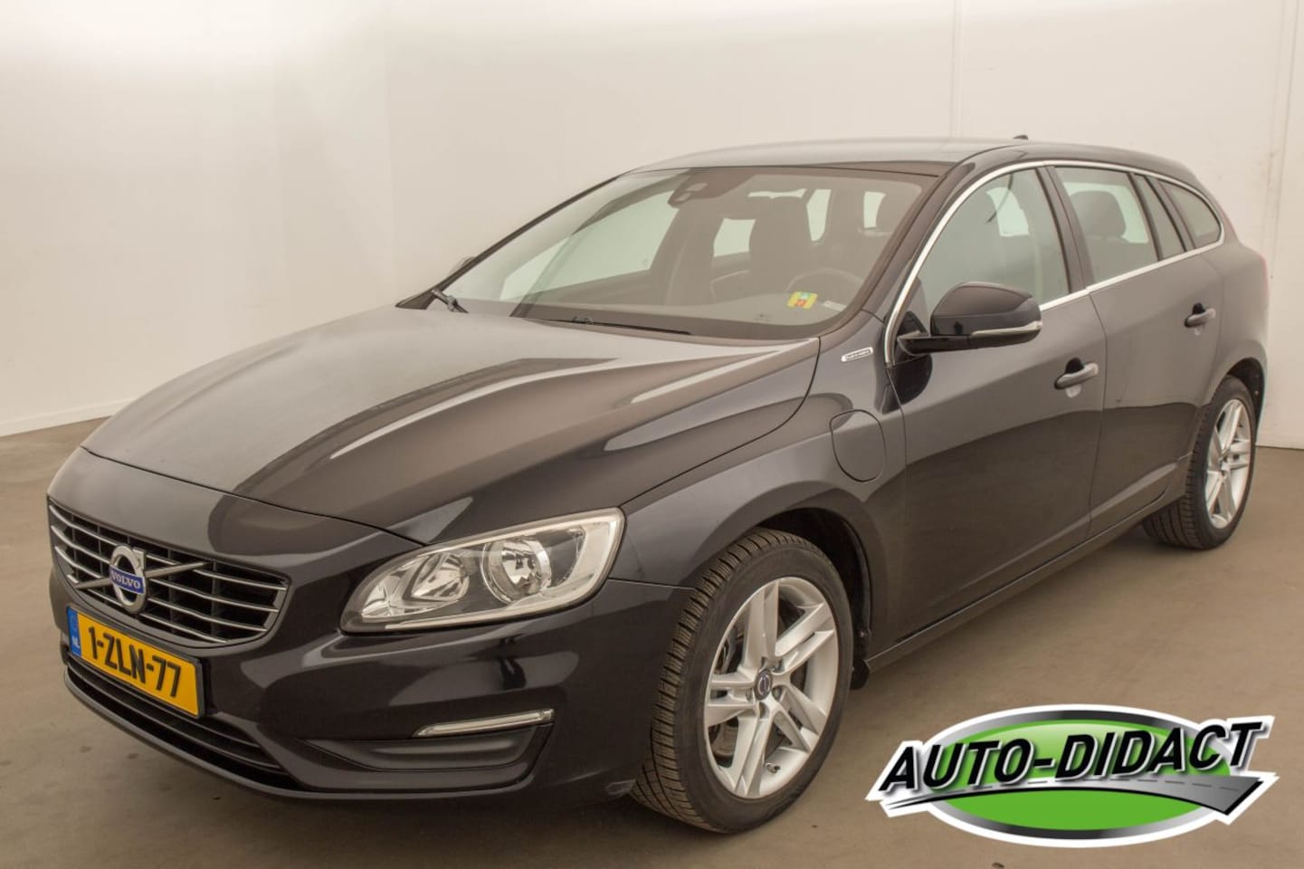 Volvo V60 - V-60 D6 2.4 AWD Plug In Hybrid Phev - AutoWereld.nl