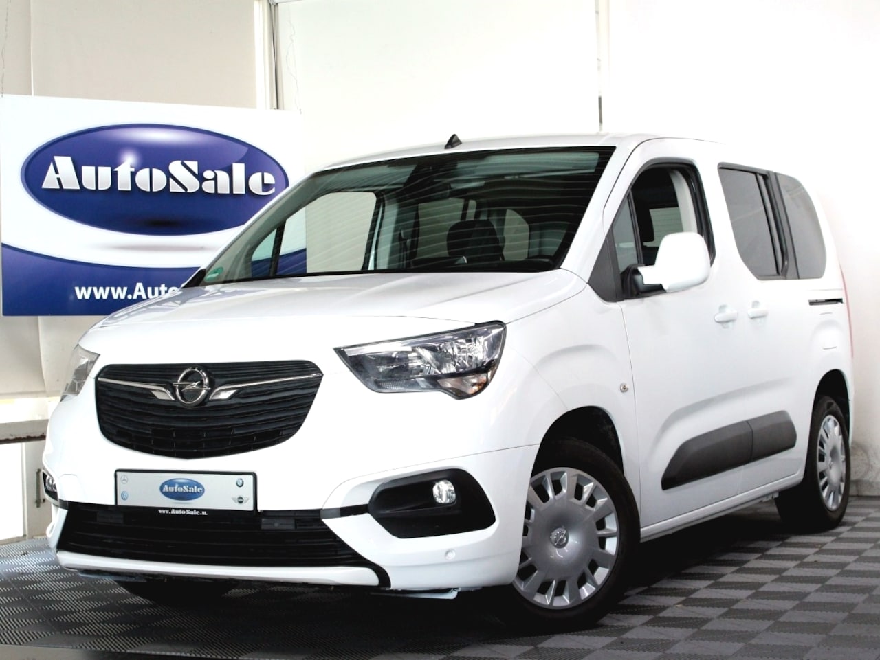 Opel Combo Life - 1.2 Turbo Innovation 1eEIGNR! CARPLAY NAV STUURVW CRUISE '19 - AutoWereld.nl