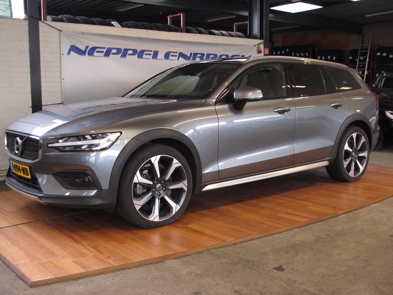 Volvo V60 Cross Country - 2.0 B5 AWD  Pro 2.0 B5 AWD Pro - AutoWereld.nl