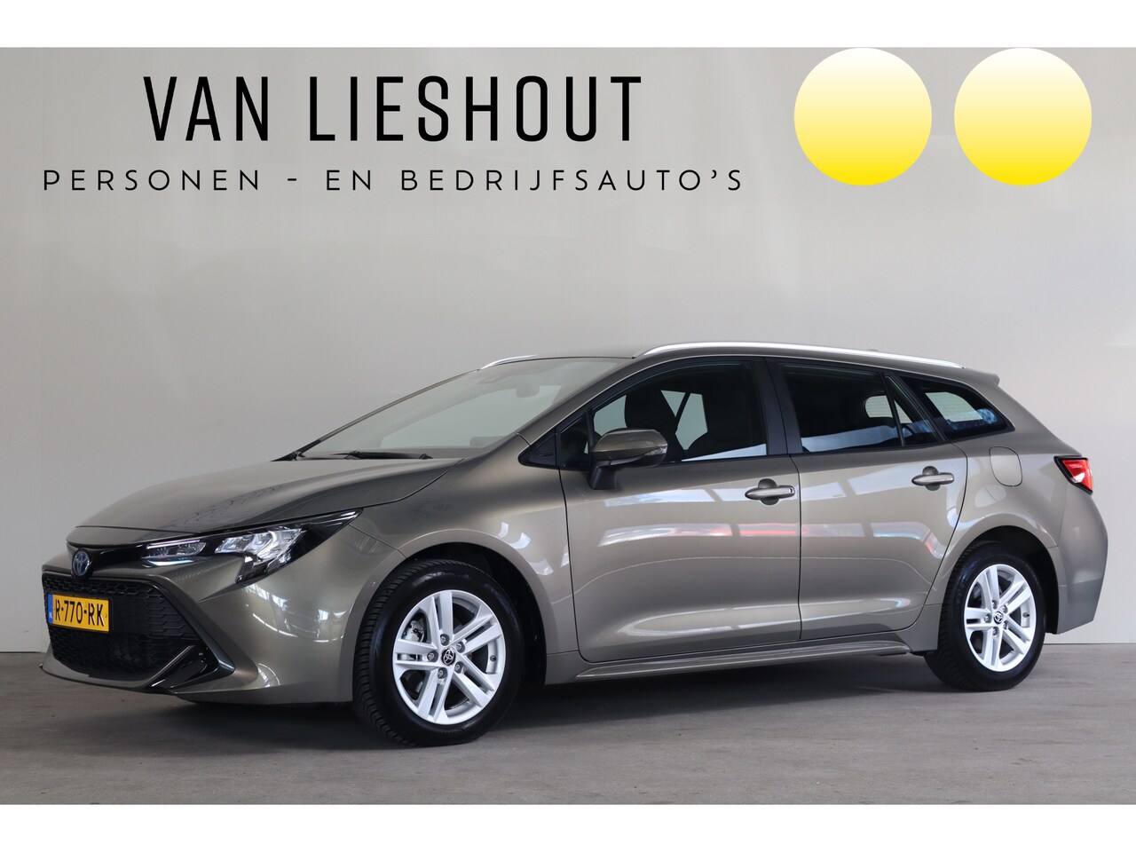 Toyota Corolla Touring Sports - 1.8 Hybrid Active NL-Auto!! Carplay I Camera I Adap.Cruise - AutoWereld.nl