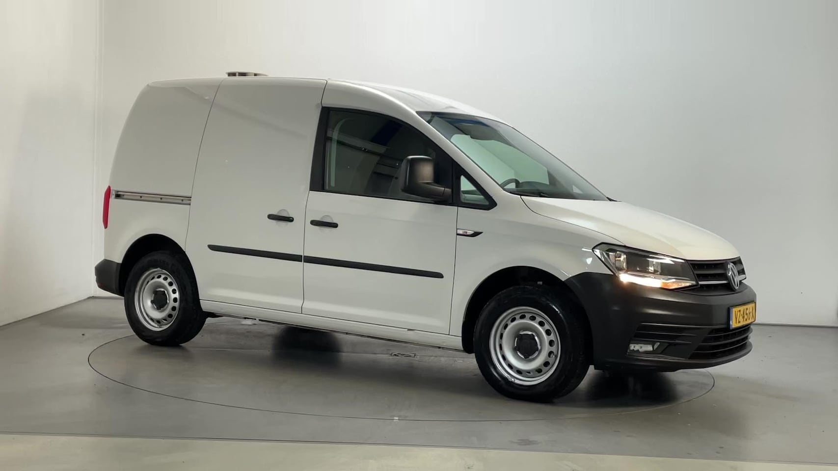 Volkswagen Caddy - 2.0 TDI L1H1 Comfortline Cruise Control Airco Parkeersensoren - AutoWereld.nl