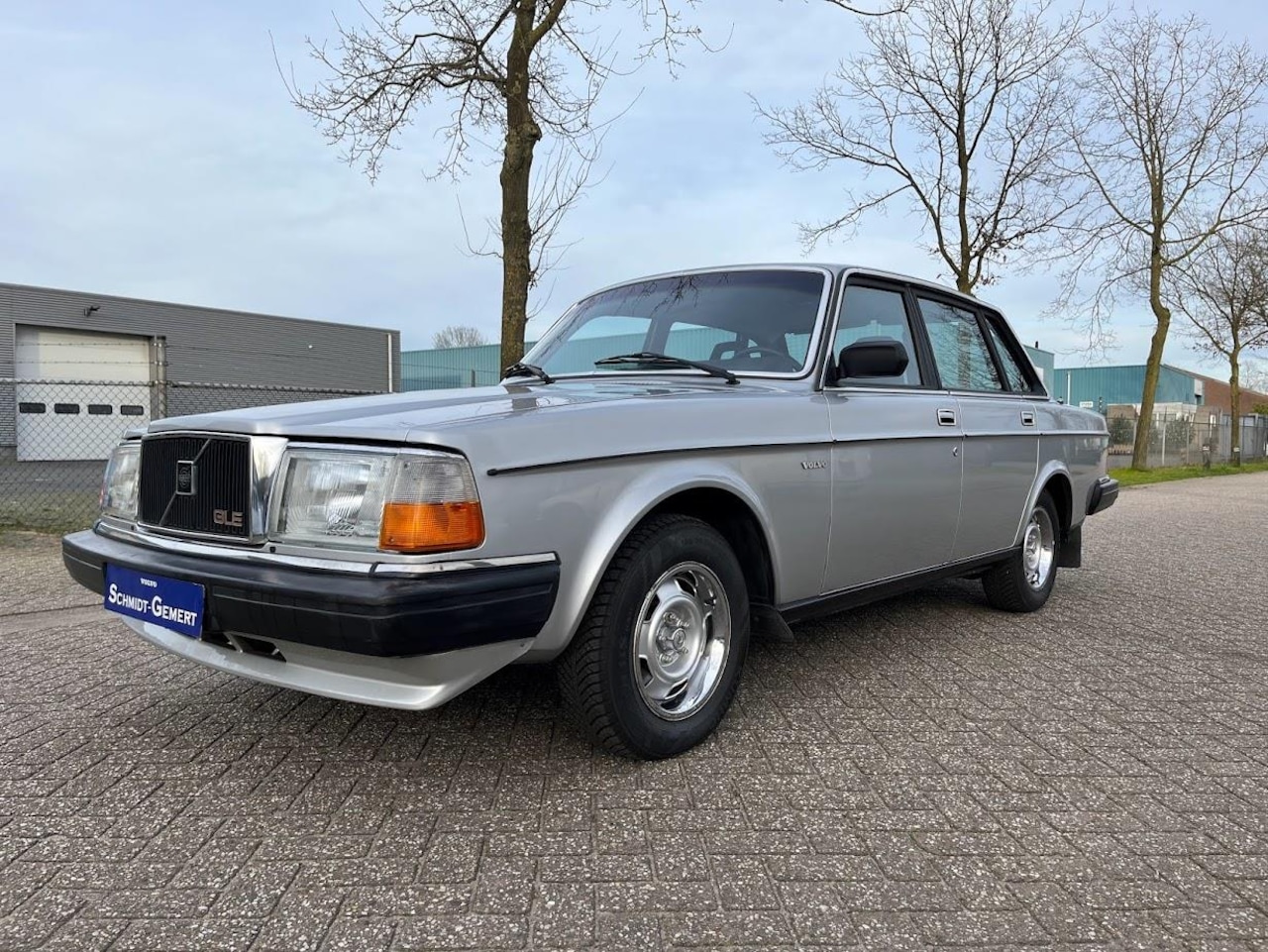 Volvo 240 - 2.3 GLE sedan 1983 met slechts 110.241 km! - AutoWereld.nl