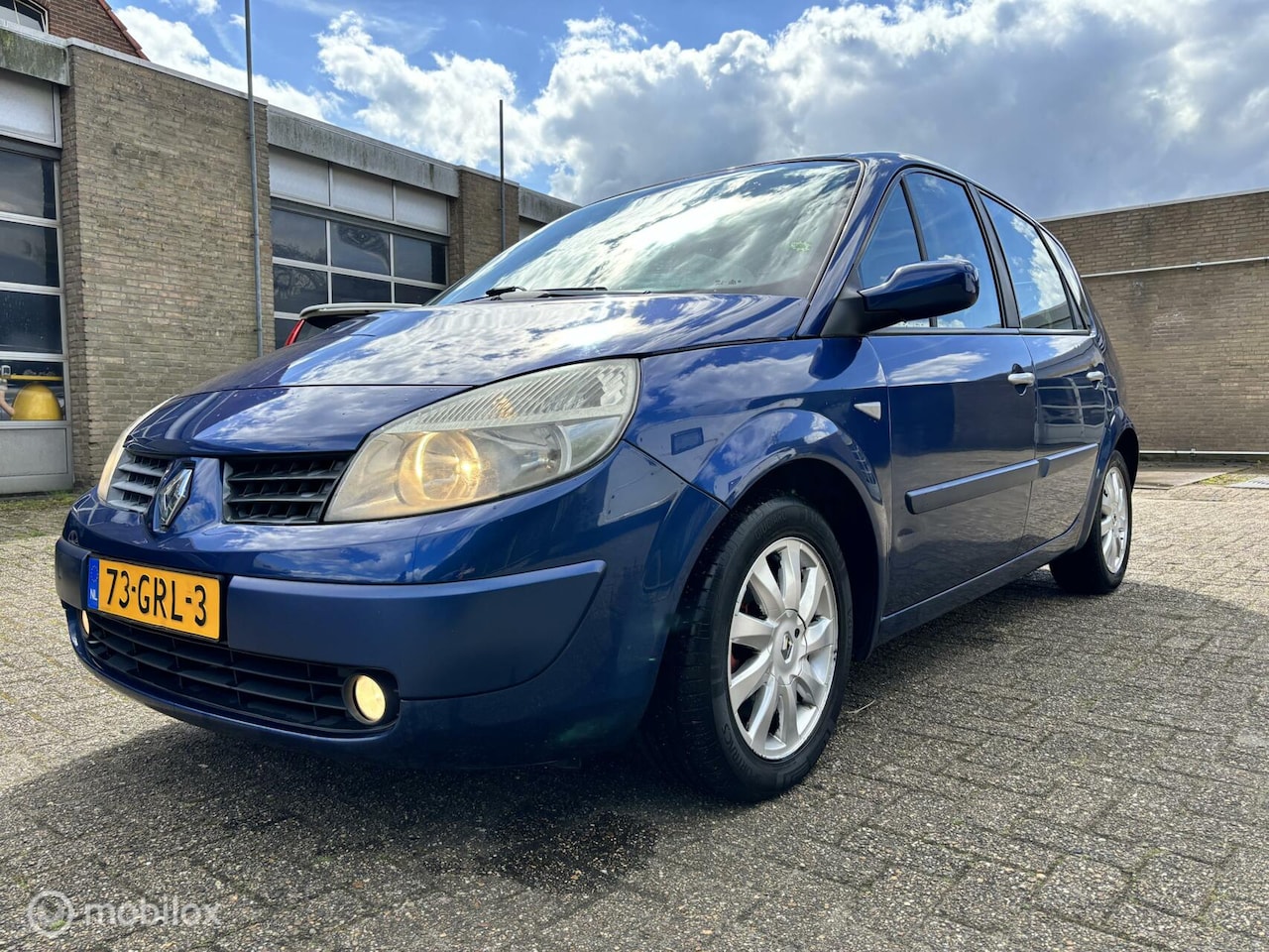 Renault Scénic - 2.0-16V Tech Line Automaat / glazen dak - AutoWereld.nl