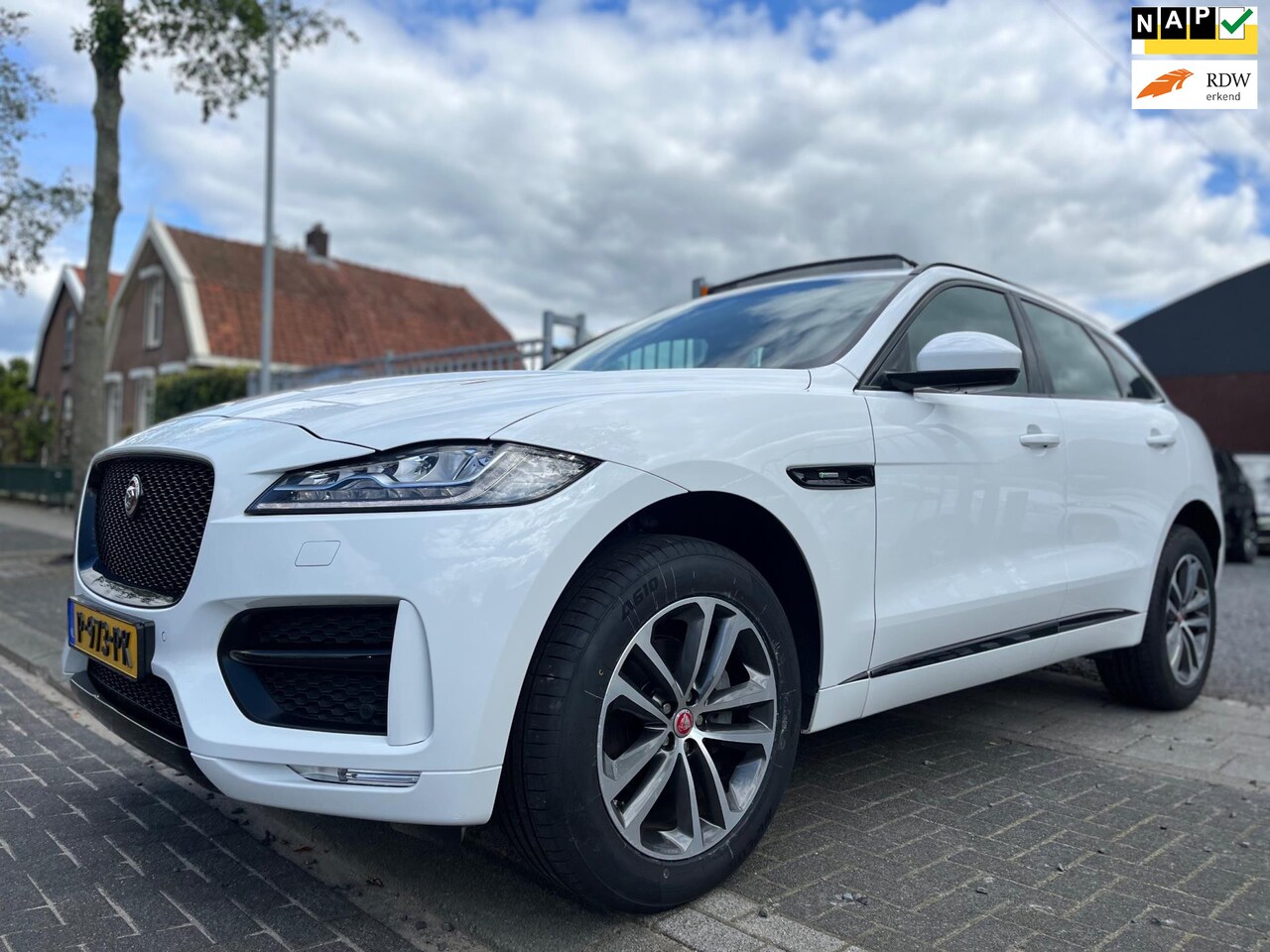 Jaguar F-Pace - 2.0 AWD R-Sport | Nieuwstaat | Pano | leder | 19” | - AutoWereld.nl