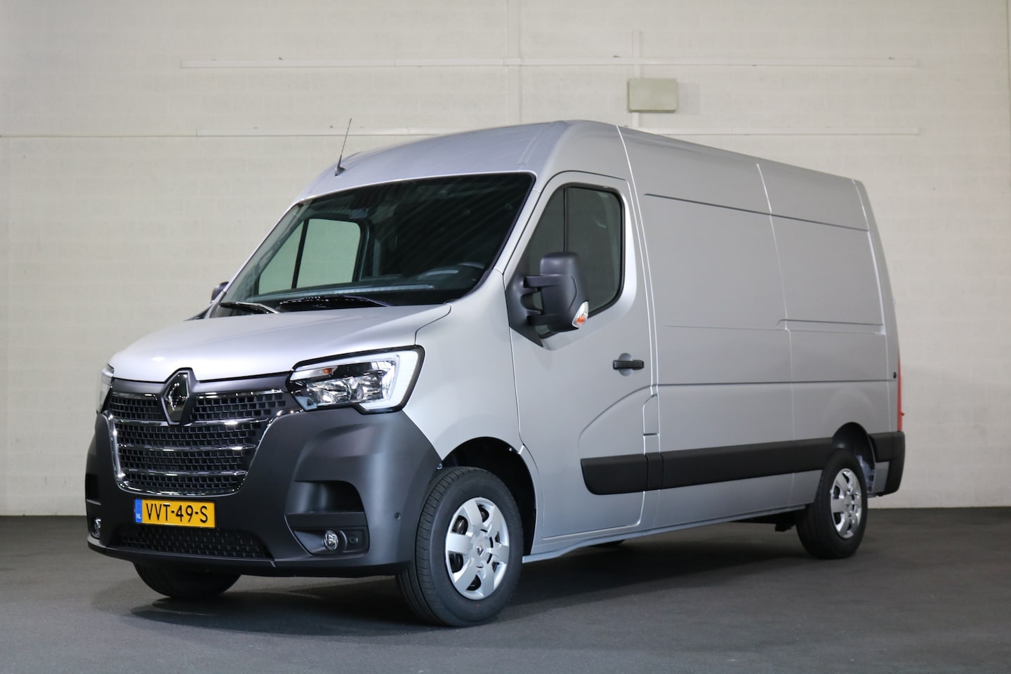 Renault Master - 2.3 dCi 135pk L2 H2 Airco Navigatie Camera Trekhaak - AutoWereld.nl