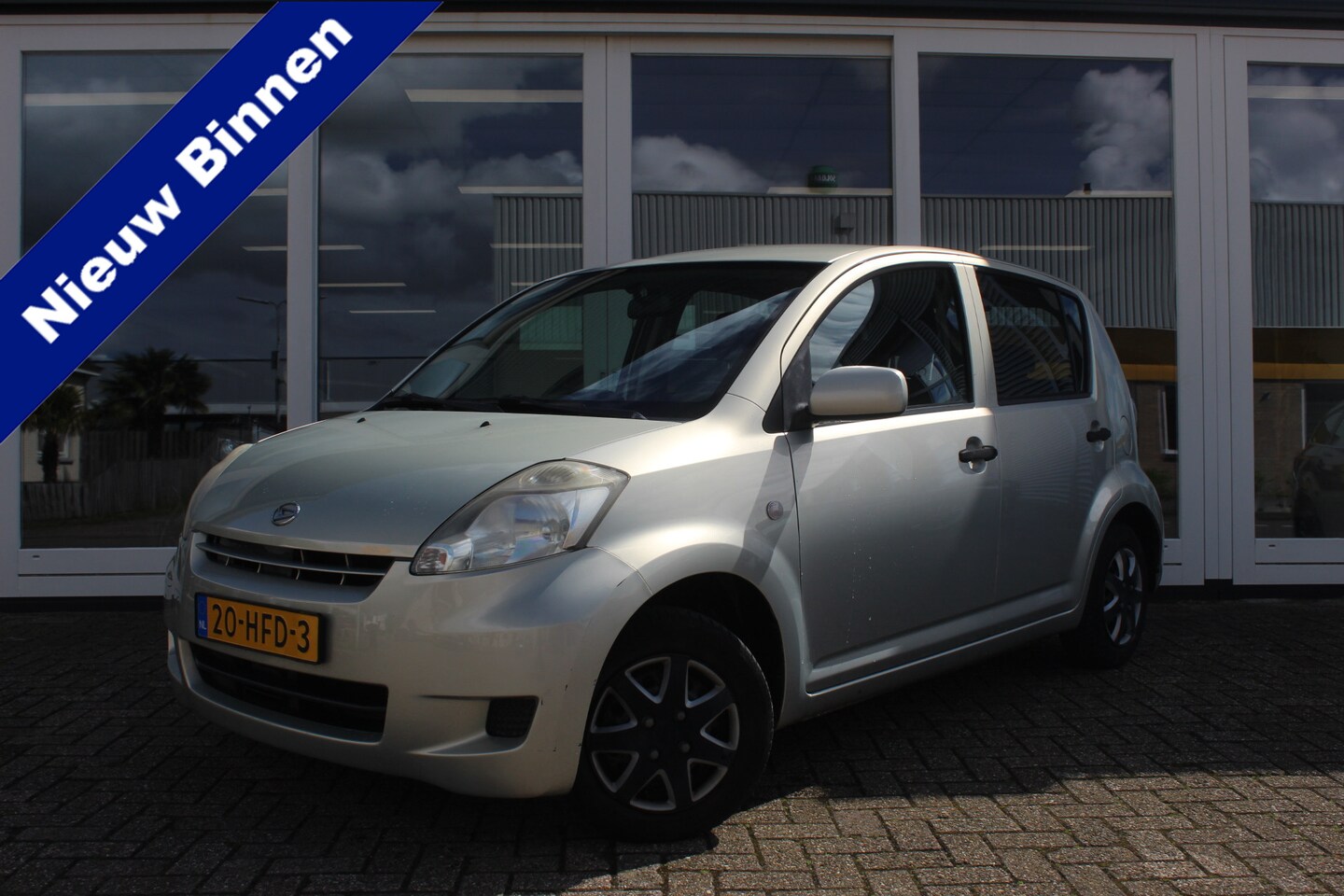 Daihatsu Sirion 2 - 1.0-12V Premium 1.0-12V Premium, Elektrische Ramen V+A, Centrale Deurvergrendeling, Prijs Is Rijklaar - AutoWereld.nl