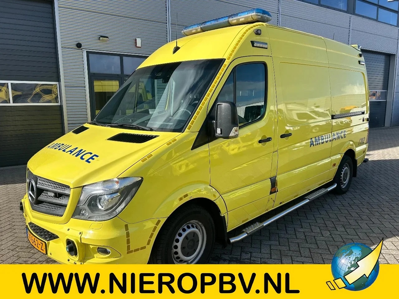 Mercedes-Benz Sprinter - 319CDI L2H2 AMBULANCE Automaat Airco Cruisecontrol 9X OP VOORRAAD - AutoWereld.nl