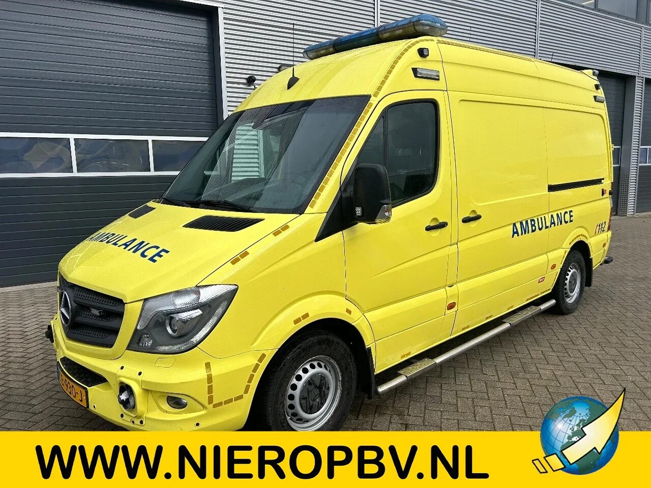 Mercedes-Benz Sprinter - 319CDI L2H2 AMBULANCE Automaat Airco Cruisecontrol 9X OP VOORRAAD - AutoWereld.nl