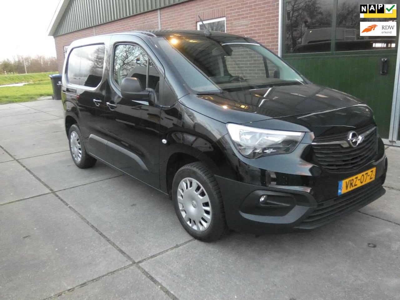 Opel Combo - 1.5D L1H1 Edition *130pk* navi/camera* autom* - AutoWereld.nl