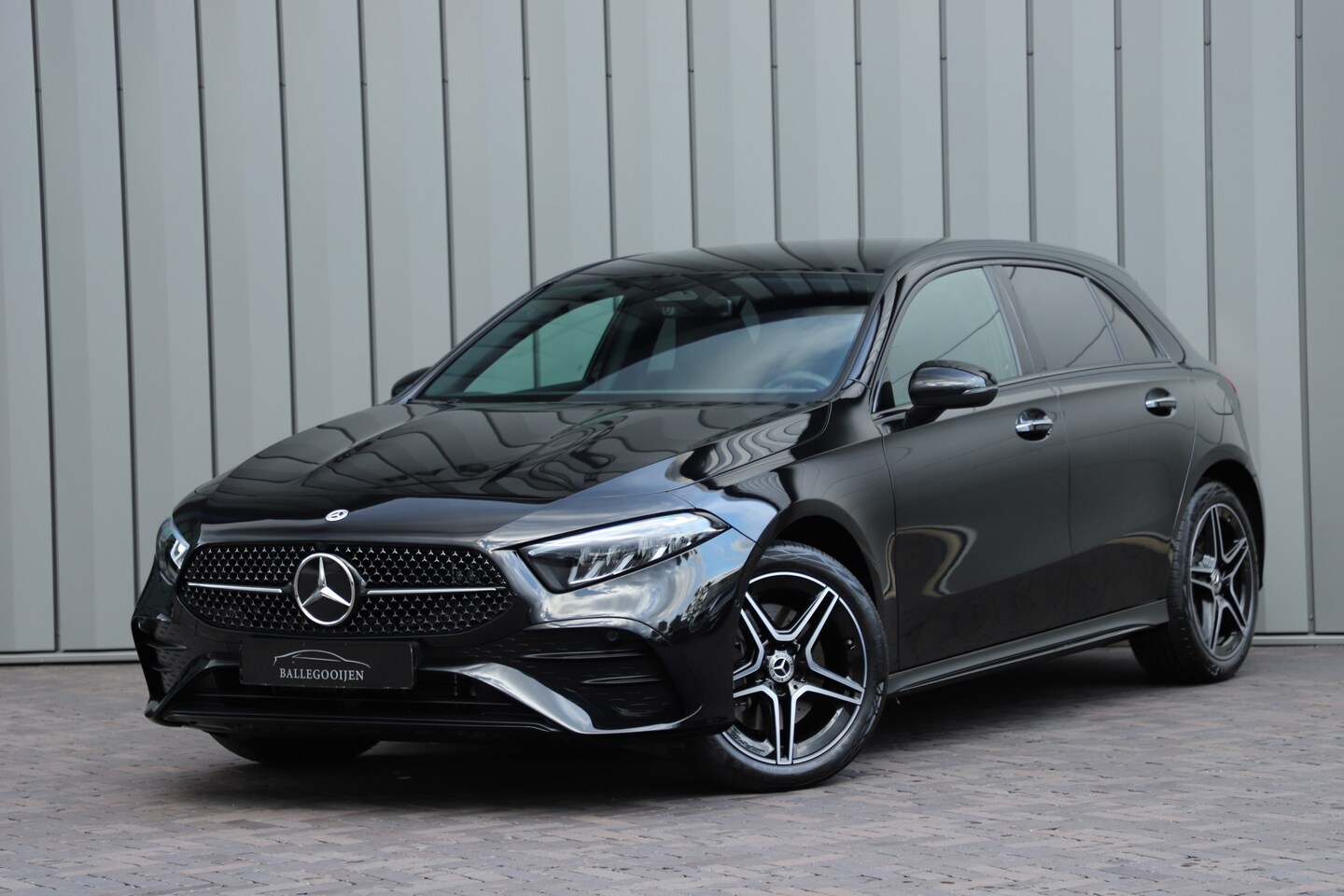 Mercedes-Benz A-klasse - 250e AMG Aut8 | 218PK | Sfeerverlichting | Keyles-go | Stoelverw. | Stuurverw. | Widescree - AutoWereld.nl