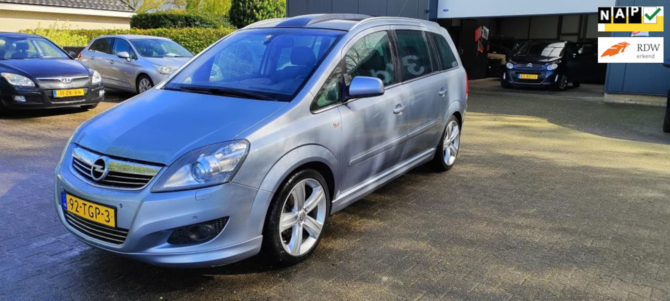 Opel Zafira - 1.8 Cosmo airco bj 2012 leader 7 personen - AutoWereld.nl