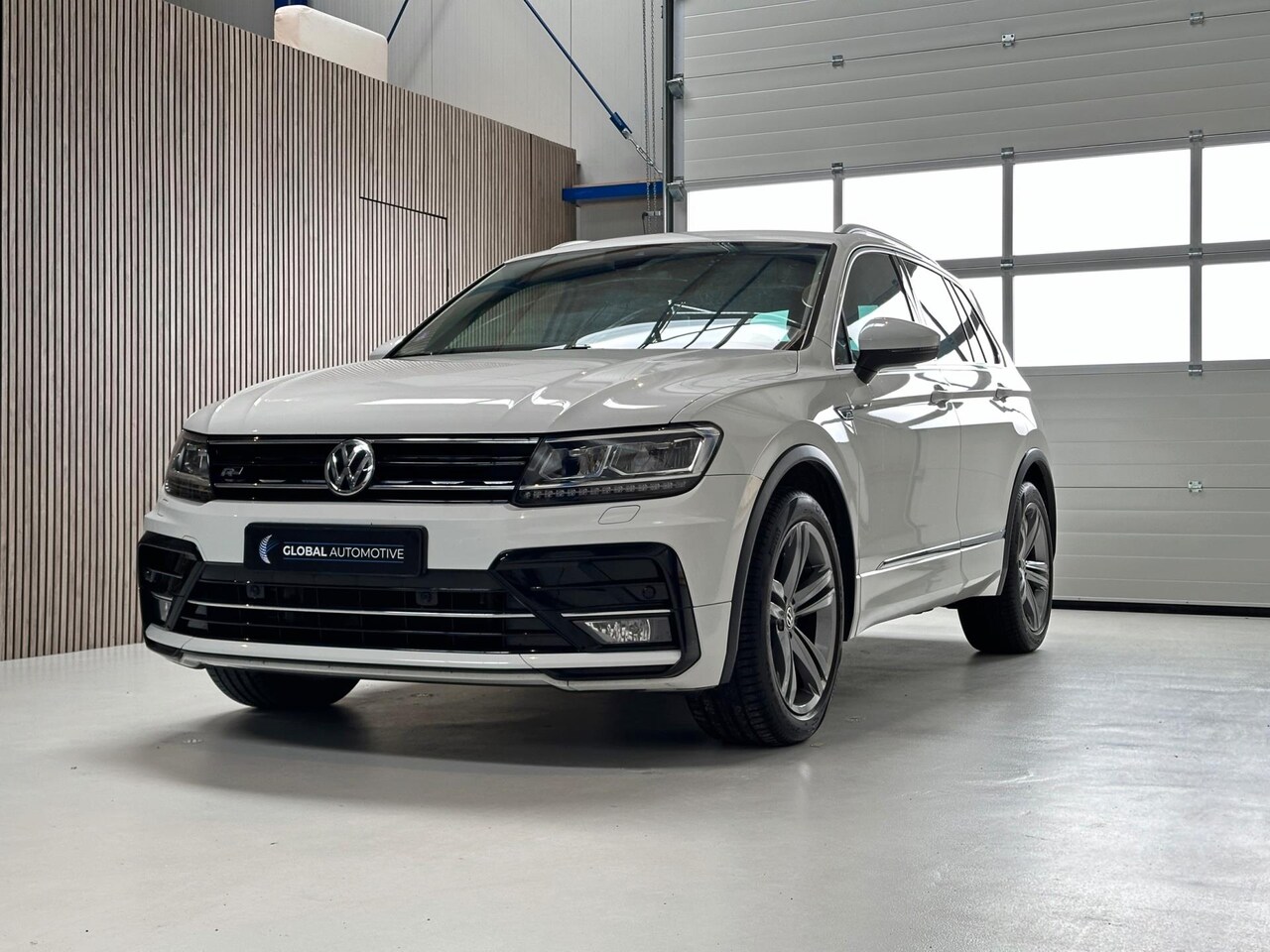 Volkswagen Tiguan 1.4 TSI ACT R Line - AUTOMAAT - VIRTUAL COCKPIT - LED ...