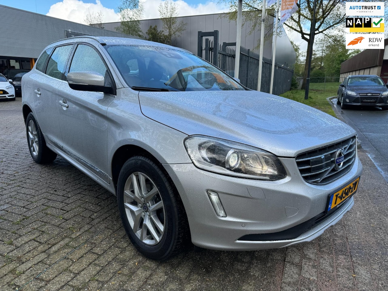 Volvo XC60 - 2.0 T6 Momentum 2.0 T6 Momentum 306 pk, camera, navi, cruise, elec pakket, leder, sips, blis, automaat, el - AutoWereld.nl