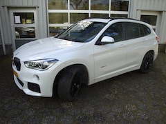 BMW X1 - xDrive20i High Executive / Panorama dak