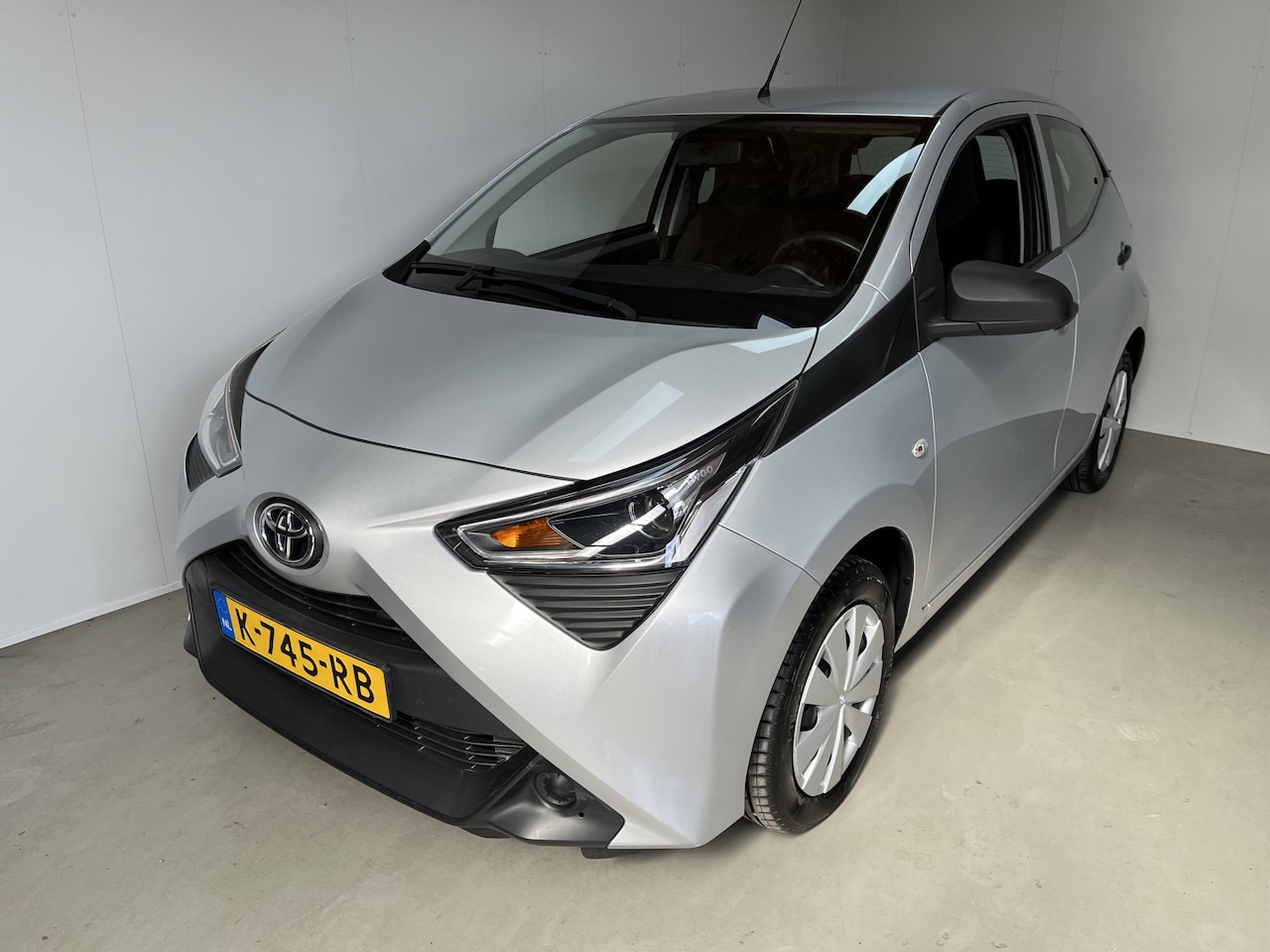 Toyota Aygo - 1.0 VVT-i x-fun NAP Airco Bluetooth - AutoWereld.nl