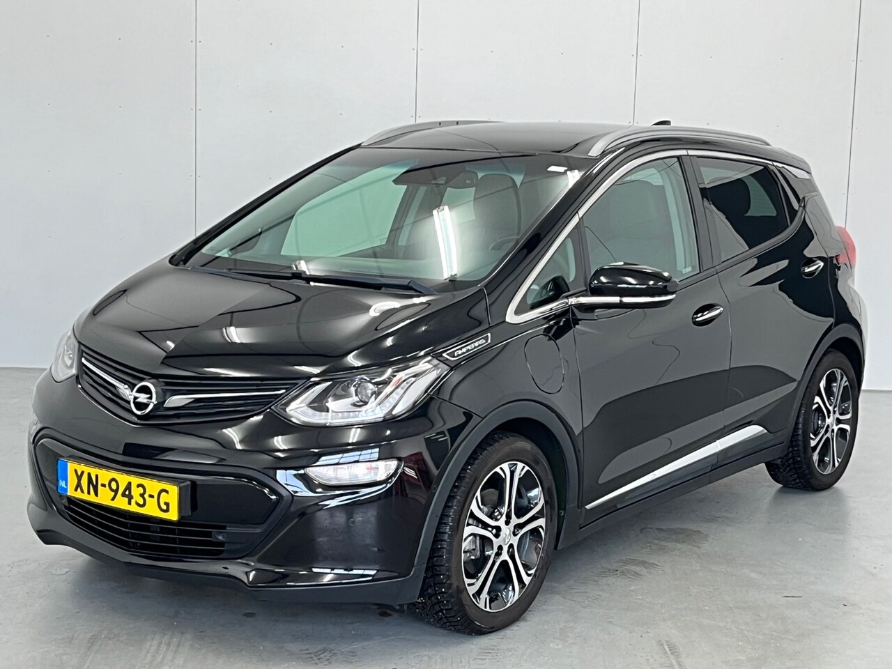 Opel Ampera-e - Business executive 60 kWh / Camera / Stoel-/Stuurverwarming / Leer - AutoWereld.nl