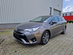 Toyota Avensis Touring Sports - 1.8 VVT-i Executive | Automaat | Trekhaak | Pano | Navi