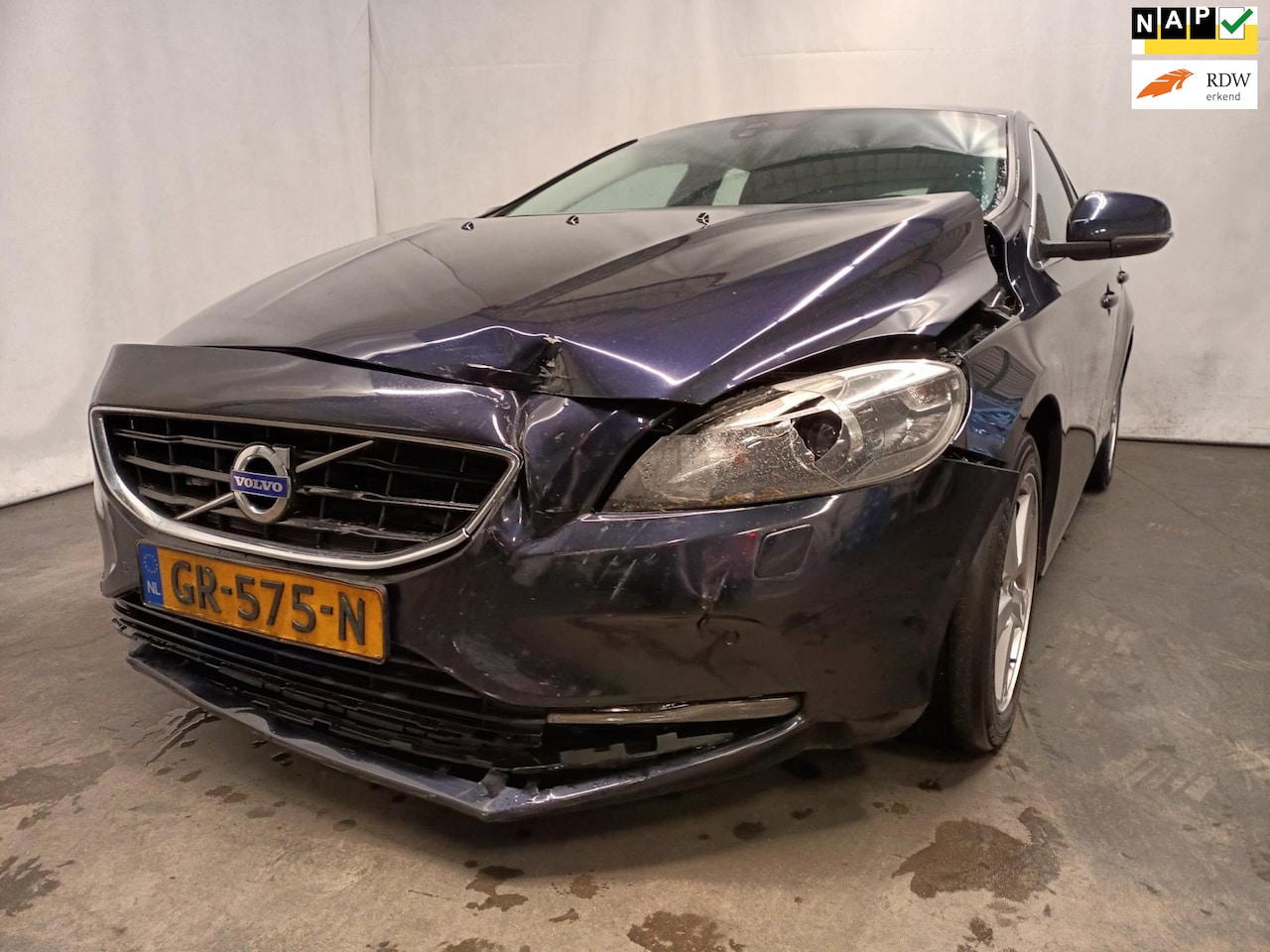 Volvo V40 - 2.0 D2 Momentum Business SCHADEAUTO!! - AutoWereld.nl