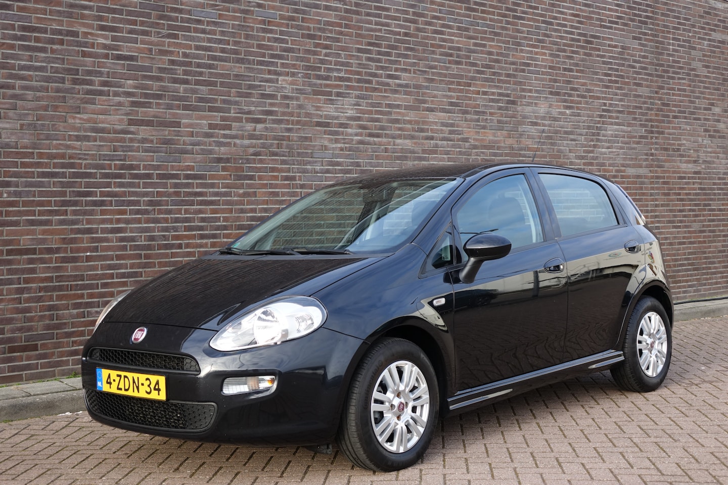 Fiat Punto Evo - 0.9 Twin Air, super zuinige auto! 0.9 TwinAir Street, Airco, 5 deurs, mooie auto - AutoWereld.nl