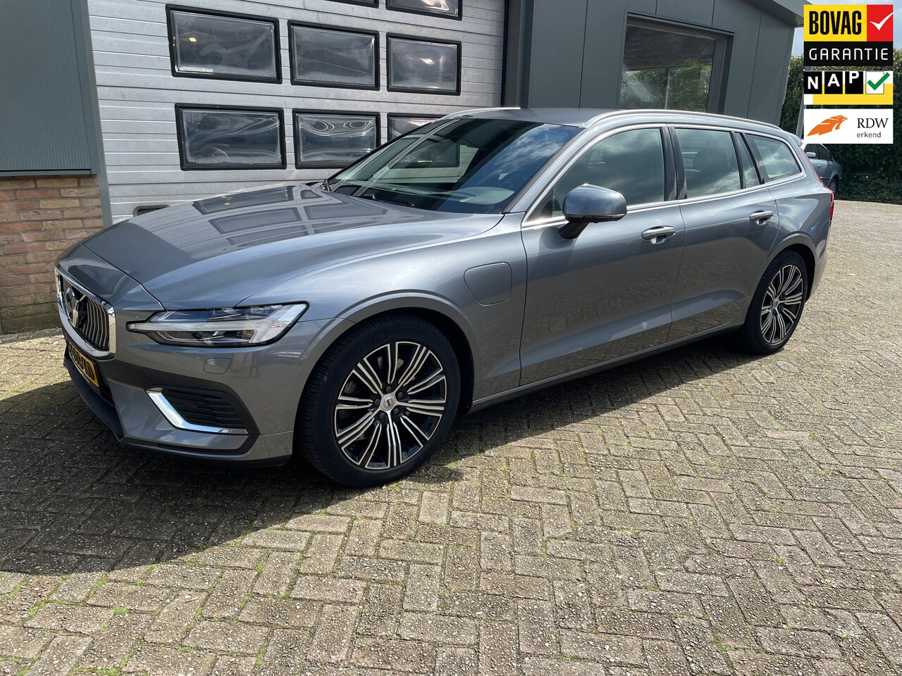 Volvo V60 - 2.0 T6 Recharge AWD Inscription 2.0 T6 Recharge AWD Inscription - AutoWereld.nl