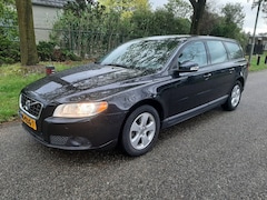 Volvo V70 - 2.4D Kinetic | Navigatie | Airco | Trekhaak | Parkeer sensoren