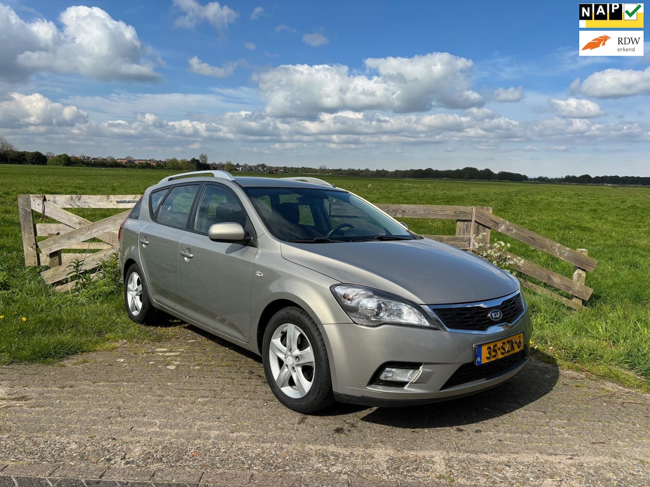 Kia Cee'd Sporty Wagon - 1.4 CVVT Navigator Plus Pack 1.4 CVVT Navigator Plus Pack, Airco - AutoWereld.nl