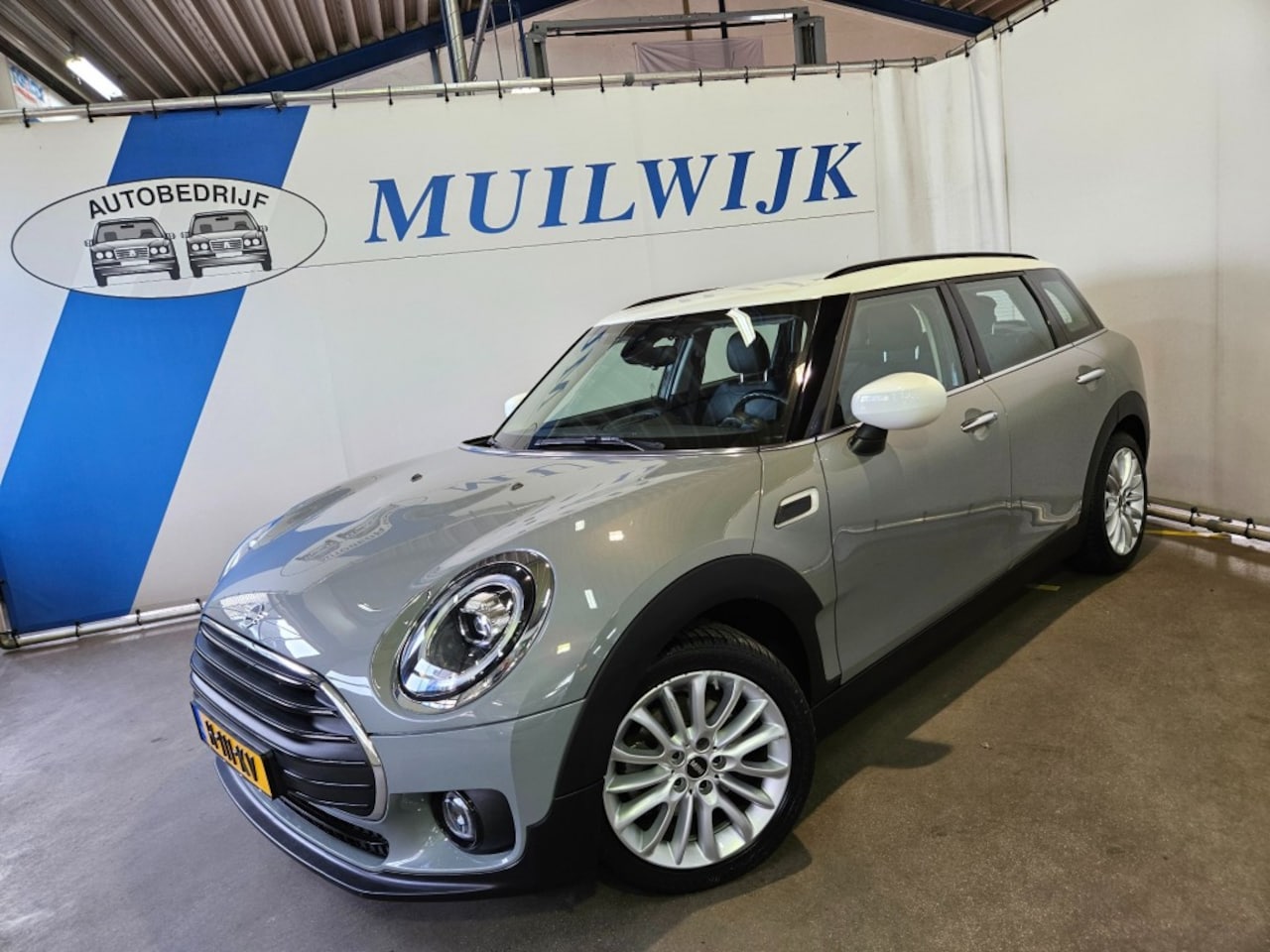 MINI Clubman - 1.5 Cooper Business Edition / Full LED / Leder / NL Auto - AutoWereld.nl