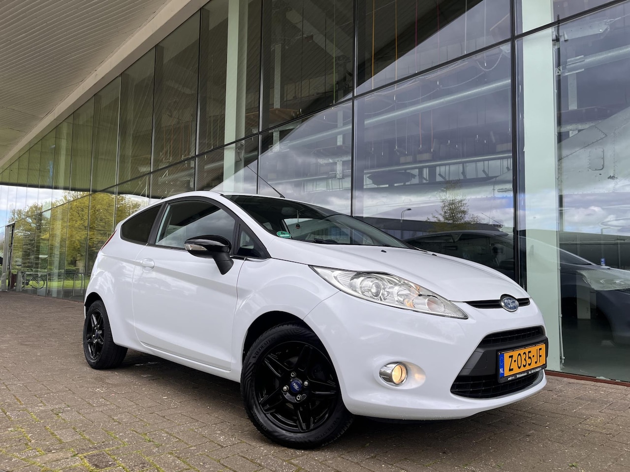 Ford Fiesta - 1.4 SPORT-97 PK-ST LINE LEDER-BLACK&WHITE - AutoWereld.nl