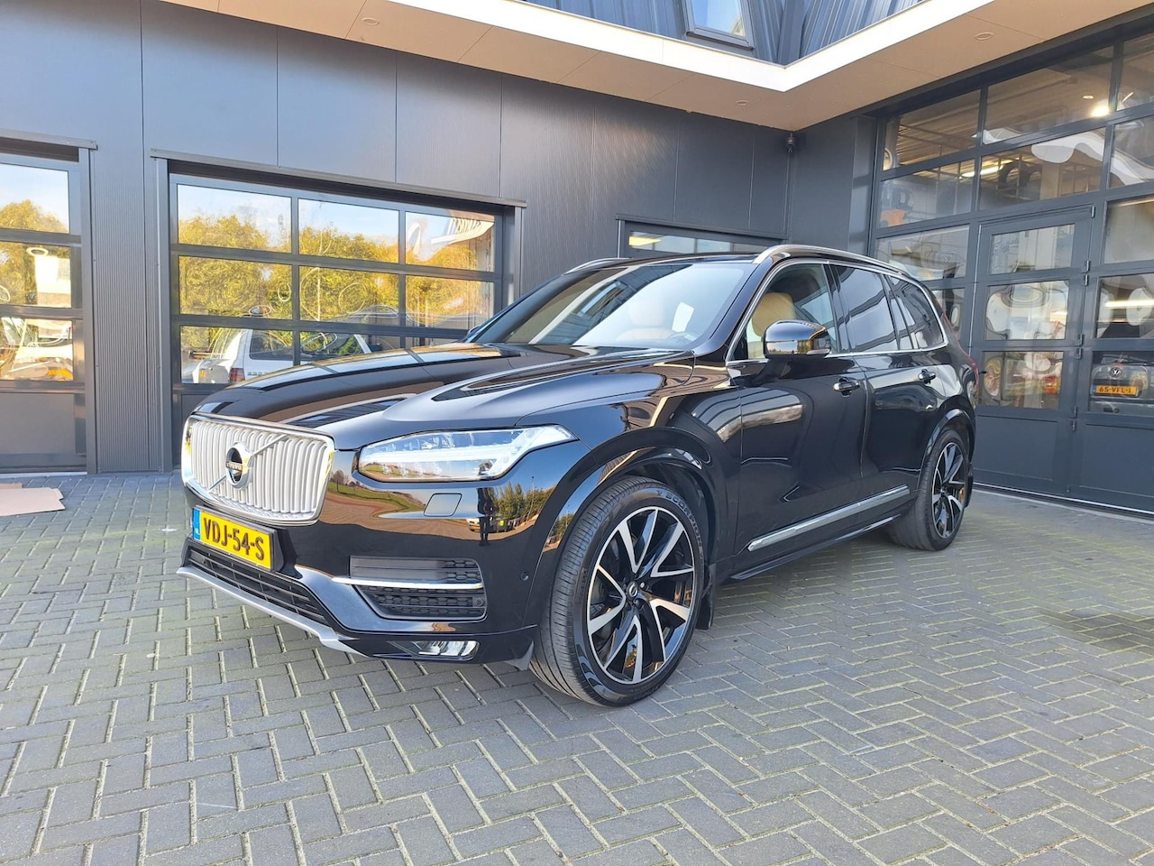 Volvo XC90 - 2.0 D5 AWD Inscription|Grijs Kenteken|360 camera|Leer - AutoWereld.nl