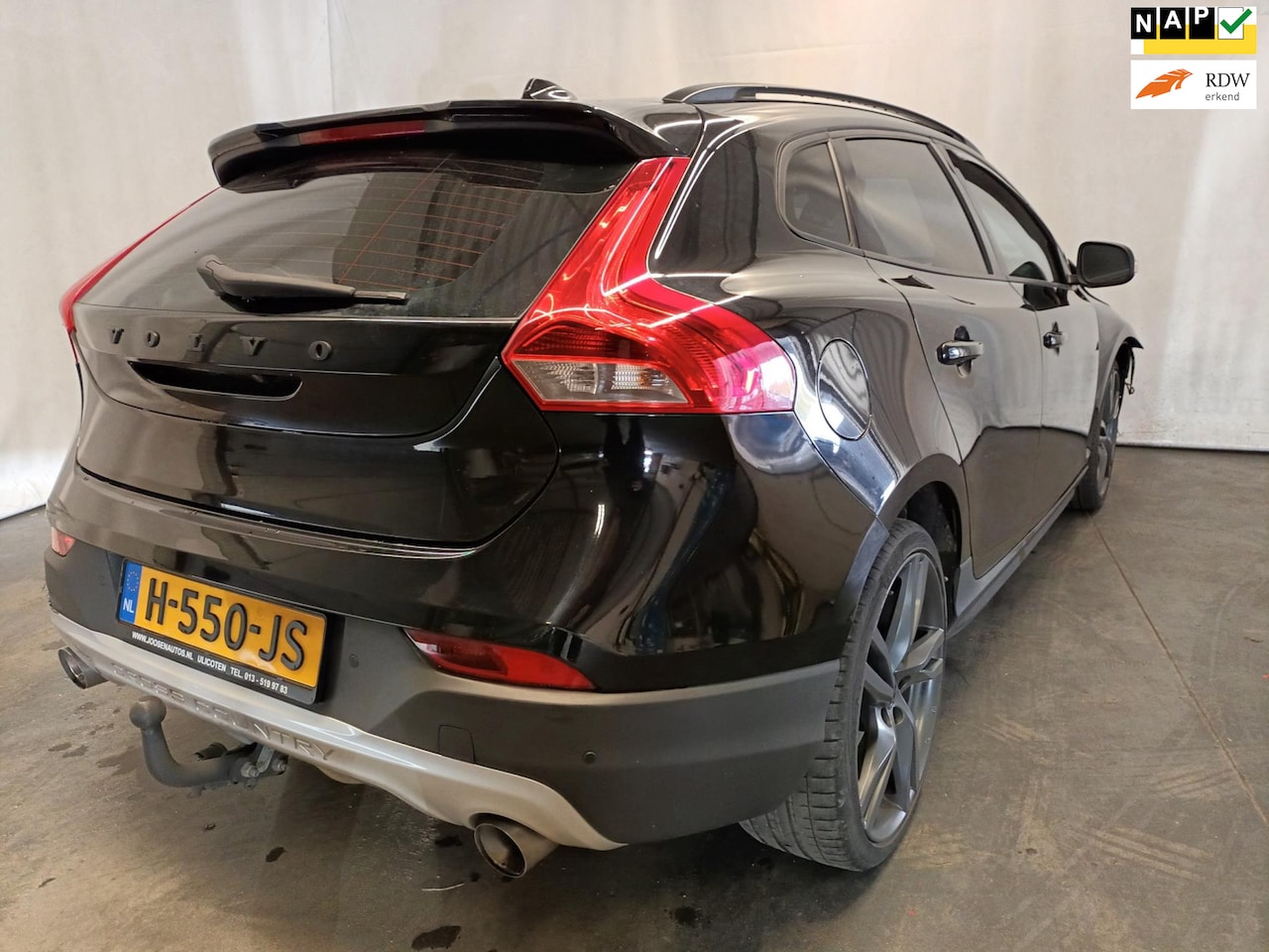 Volvo V40 Cross Country - 2.0 D3 Summum SCHADEAUTO!! - AutoWereld.nl