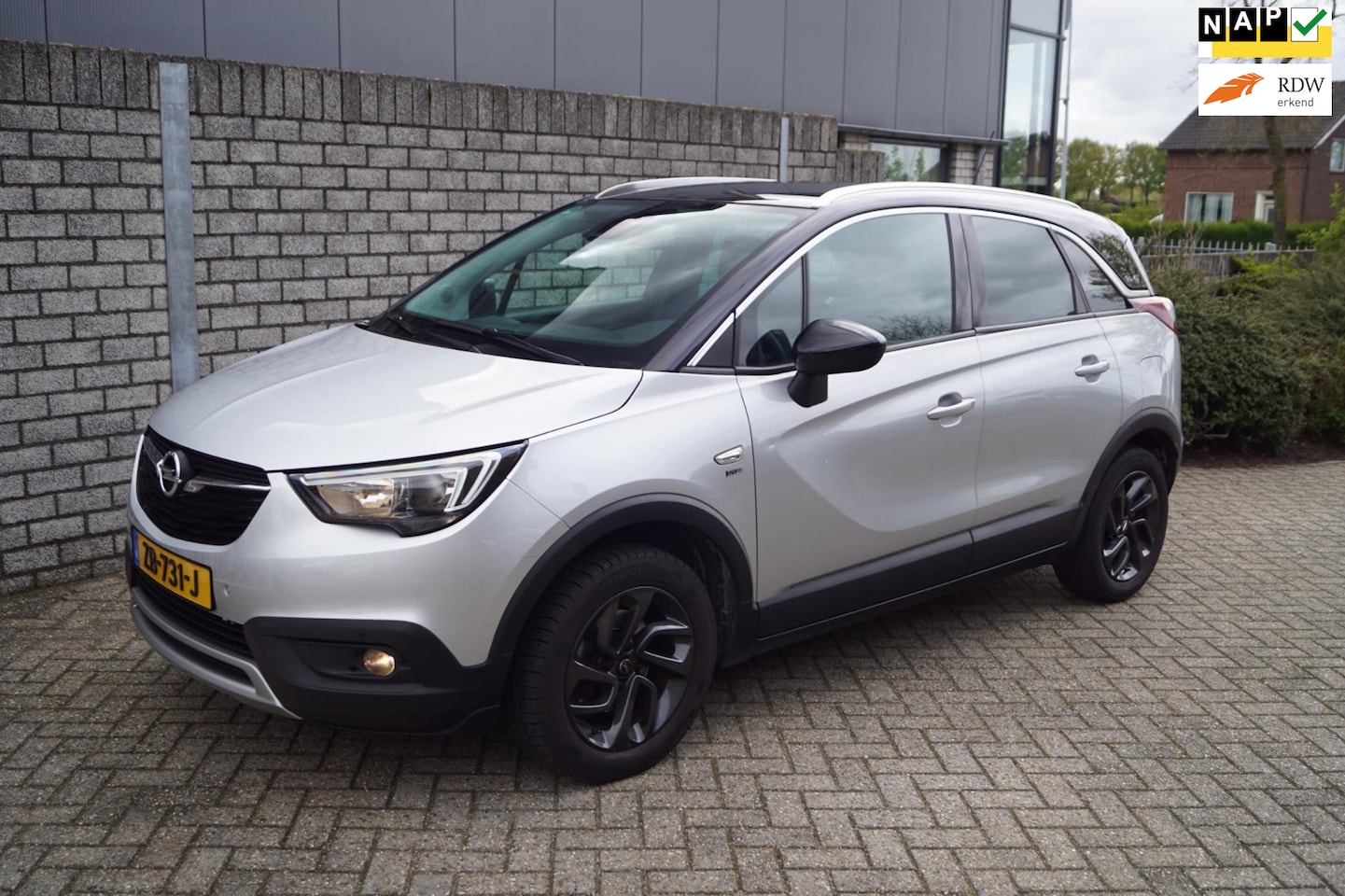 Opel Crossland X - 1.2 Turbo 120 Jaar Edition Autom Navi Camera 180 Clima Cruise Inparkeer Systeem 2x PDC LMV - AutoWereld.nl