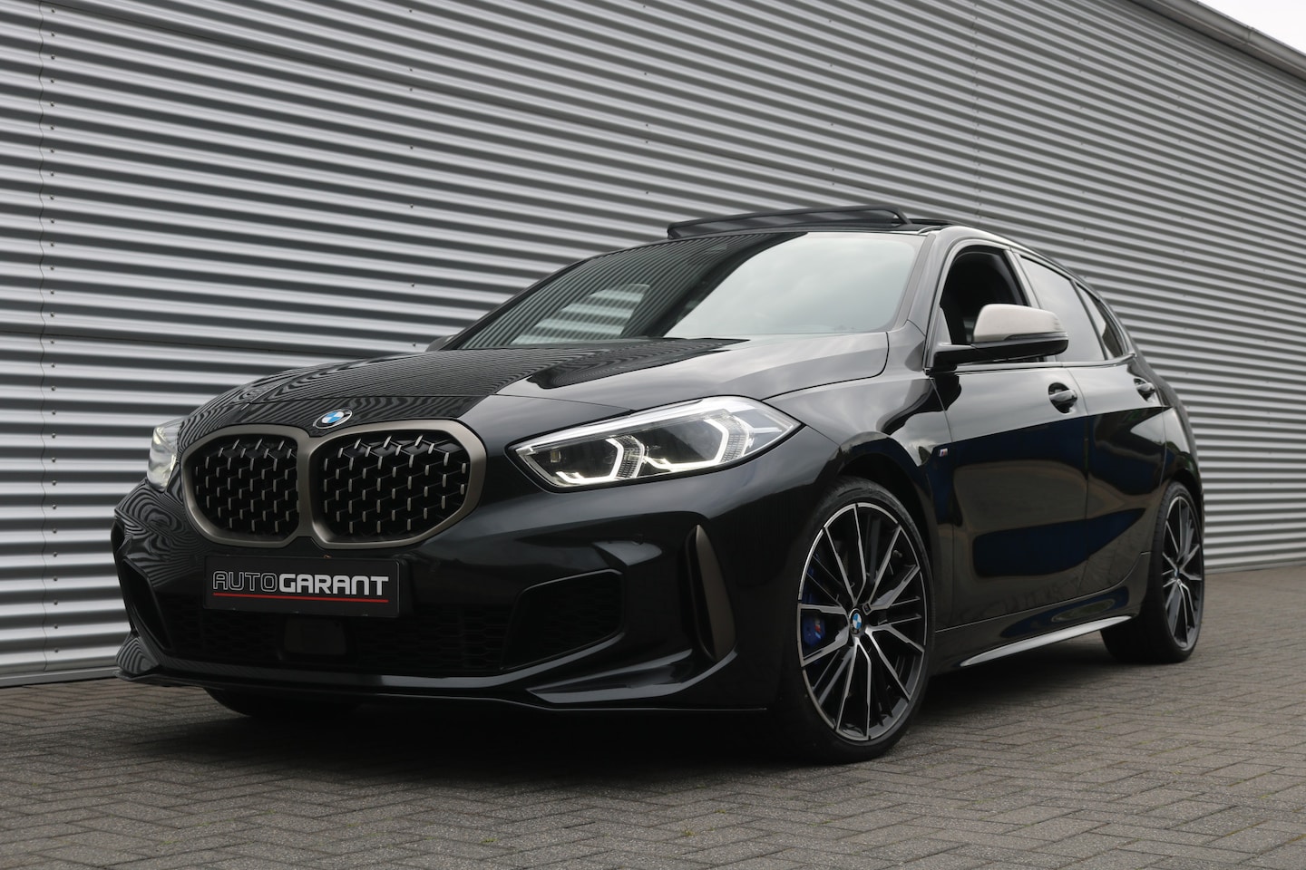 BMW 1-serie - M135i xDrive High Executive Aut 306PK (Panoramadak Sportleder/Memory AppleCarPlay HeadUp F - AutoWereld.nl