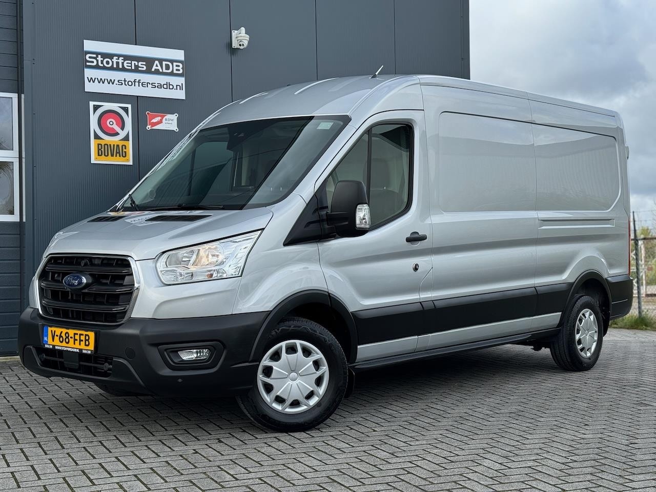 Ford Transit - 350 2.0 EcoBlue 170pk L3H2 Trend AUTOMAAT | CarPlay | Camera | Navigatie | Trekhaak | Blue - AutoWereld.nl