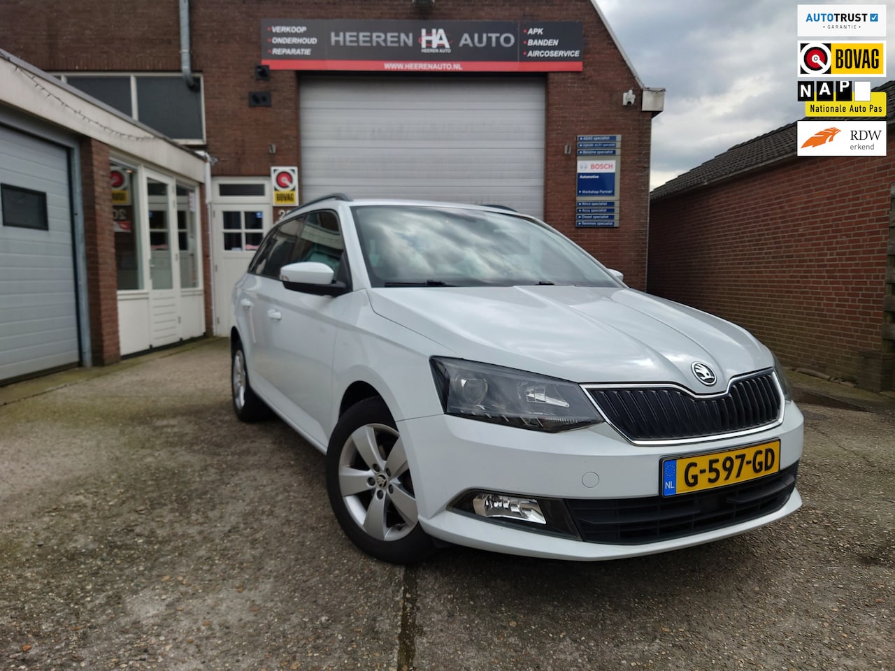 Skoda Fabia Combi - 1.0 TSI, Parkeersensoren, Airco, Licht metaal - AutoWereld.nl