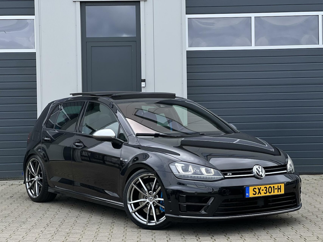 Volkswagen Golf - 2.0 TSI R 4Motion DSG 300Pk+ / Led / Pano - AutoWereld.nl