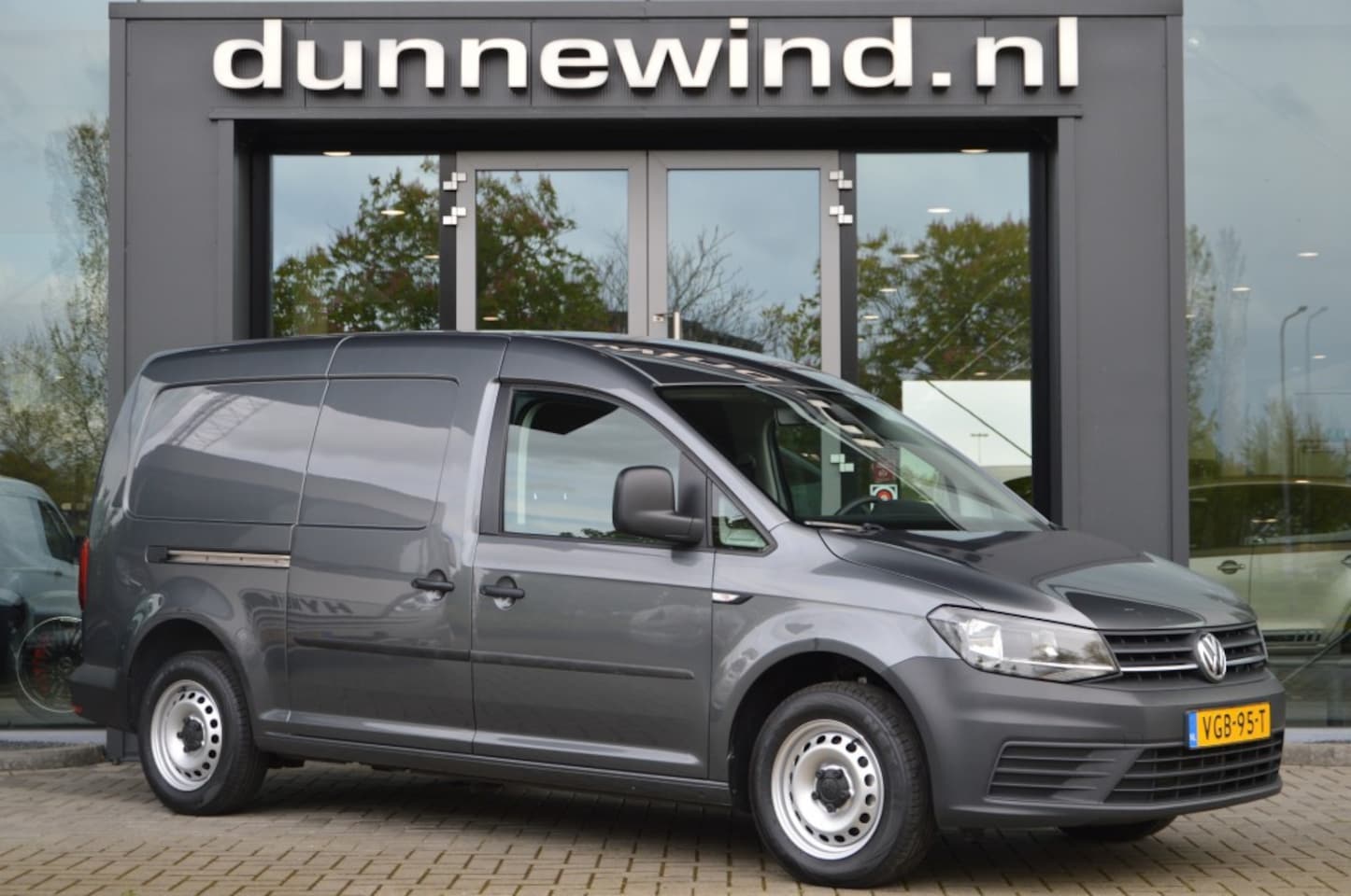 Volkswagen Caddy Maxi - 2.0 TDI L2H1 *MAXI*AIRCO*CRUISE*SCHUIFDEUR* - AutoWereld.nl