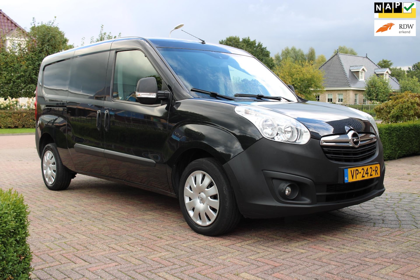 Opel Combo - 1.3 CDTi L2H1 ecoFLEX Sport | Zwart | Airco | Maxi | Nette bus - AutoWereld.nl