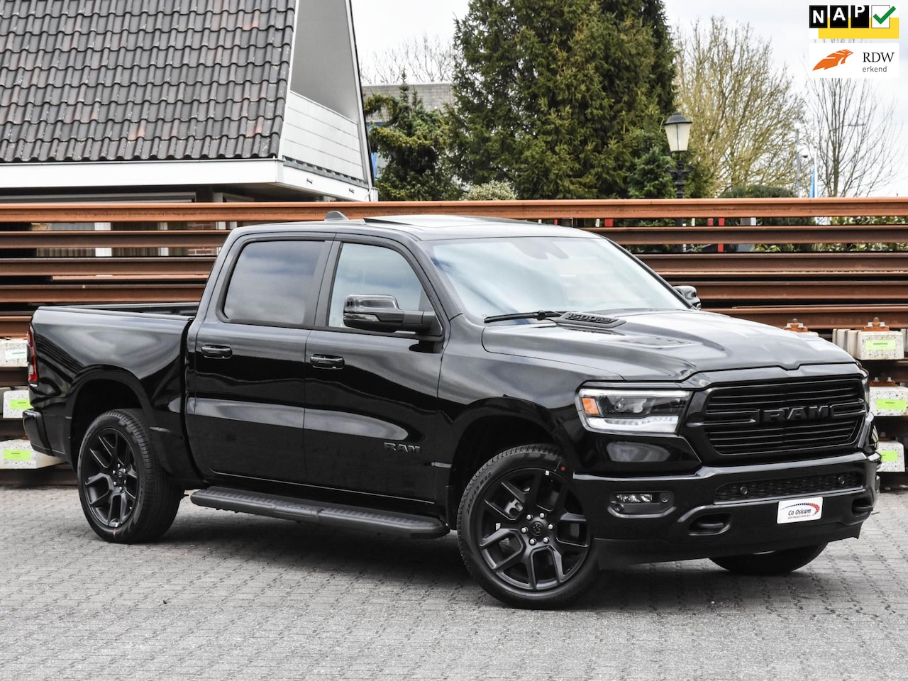 Dodge Ram 1500 - 5.7 V8 4x4 Crew Cab Sport / digitaal dashboard / groot scherm / zwart leer / stoelventilat - AutoWereld.nl