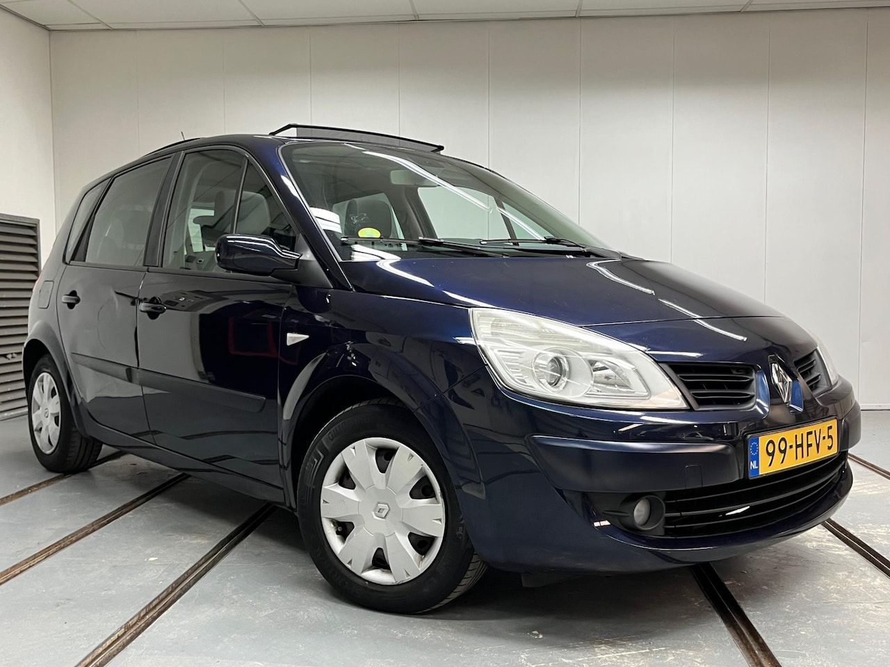 Renault Scénic - 1.6-16V Tech Line Panoramadak Navigatie - AutoWereld.nl